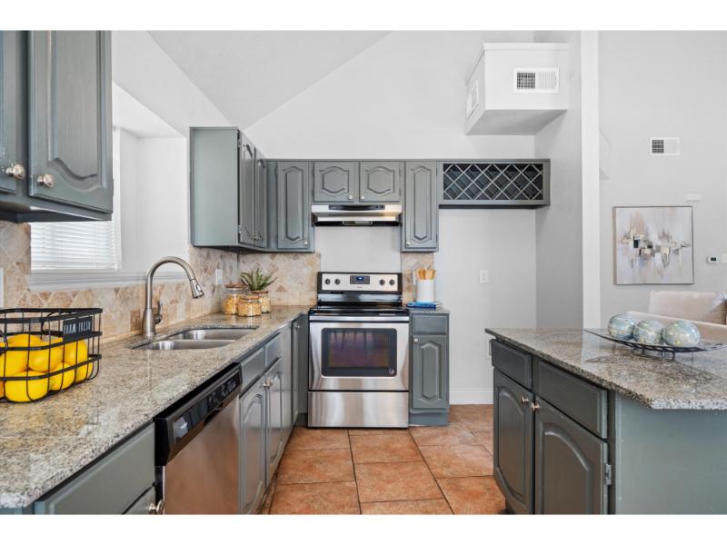 09-1115 Cherrytree Dr-09
