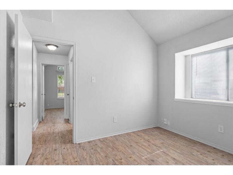21-1115 Cherrytree Dr-21
